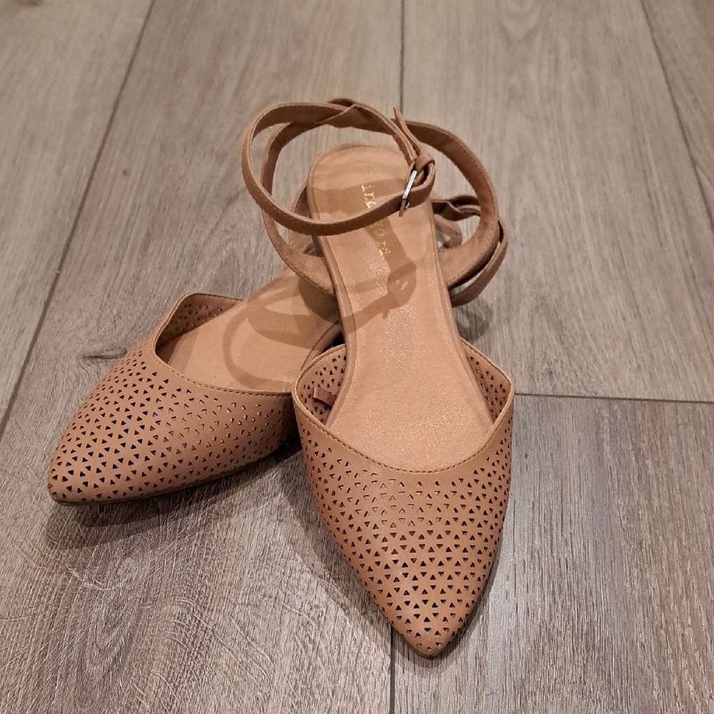 Stylish Tan Flats with Ankle Strap
